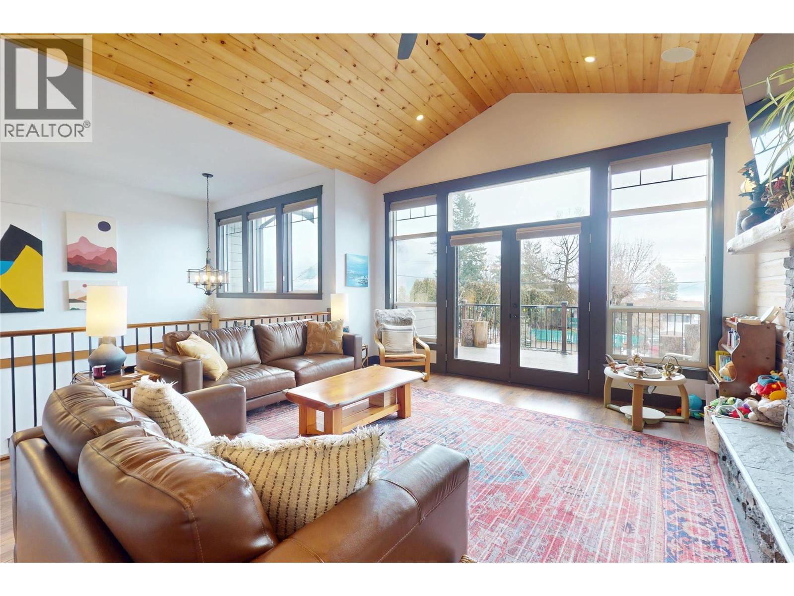 2058 Grandview Avenue, Lumby, British Columbia  V0E 2G0 - Photo 8 - 10373972