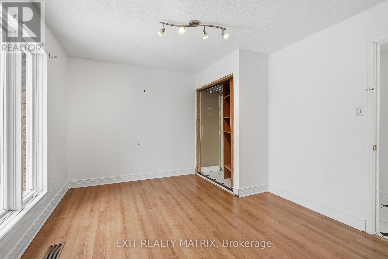 203 Montee Outaouais Road, Clarence-Rockland, Ontario  K4K 1G2 - Photo 12 - X12779534