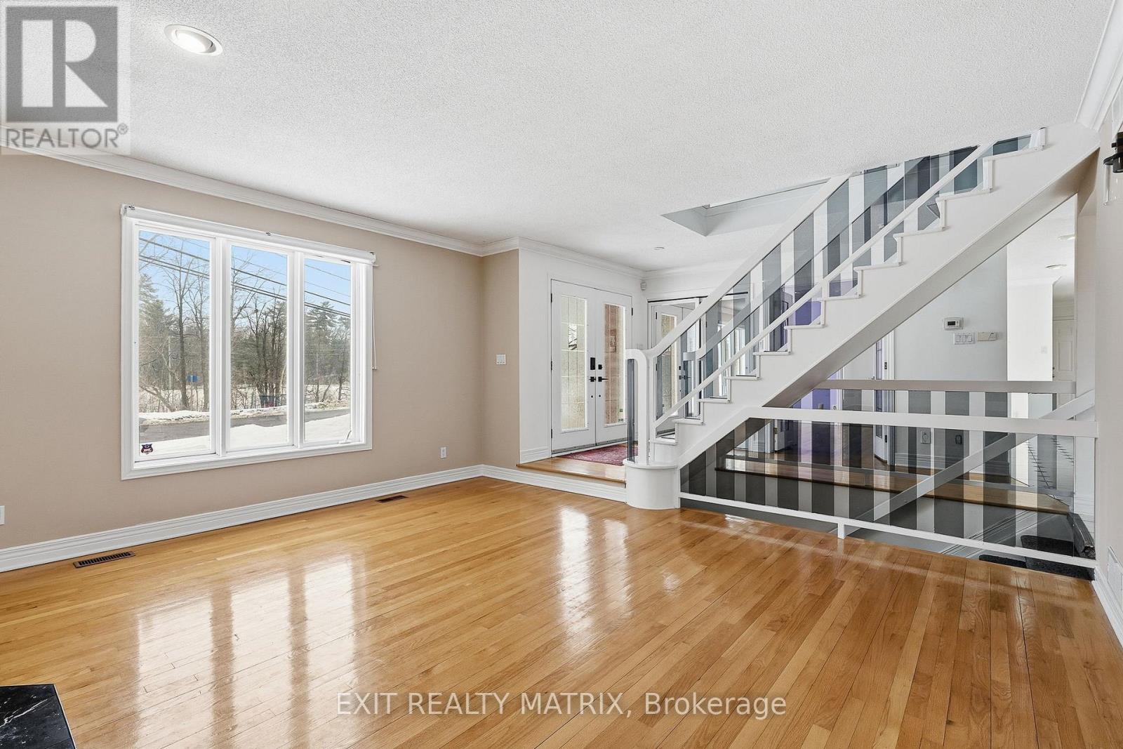 203 Montee Outaouais Road, Clarence-Rockland, Ontario  K4K 1G2 - Photo 5 - X12779534