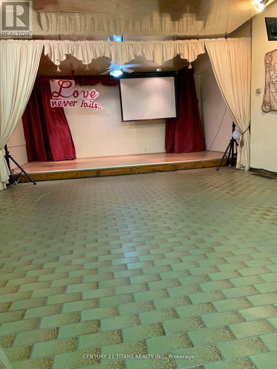 481 Oakwood Avenue, Toronto, Ontario  M6E 2W4 - Photo 2 - C12779336