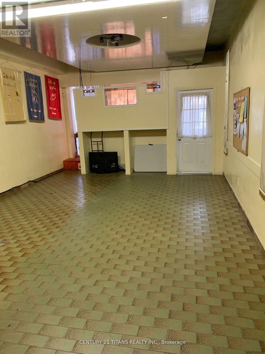 481 Oakwood Avenue, Toronto, Ontario  M6E 2W4 - Photo 3 - C12779336