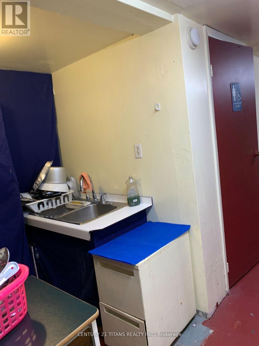 481 Oakwood Avenue, Toronto, Ontario  M6E 2W4 - Photo 6 - C12779336