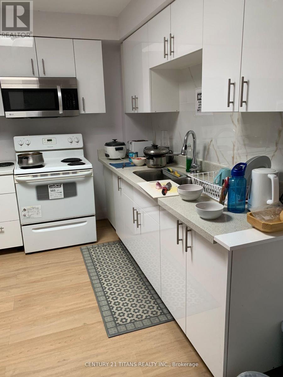 481a Oakwood Avenue, Toronto, Ontario  M6E 2W4 - Photo 18 - C12779356