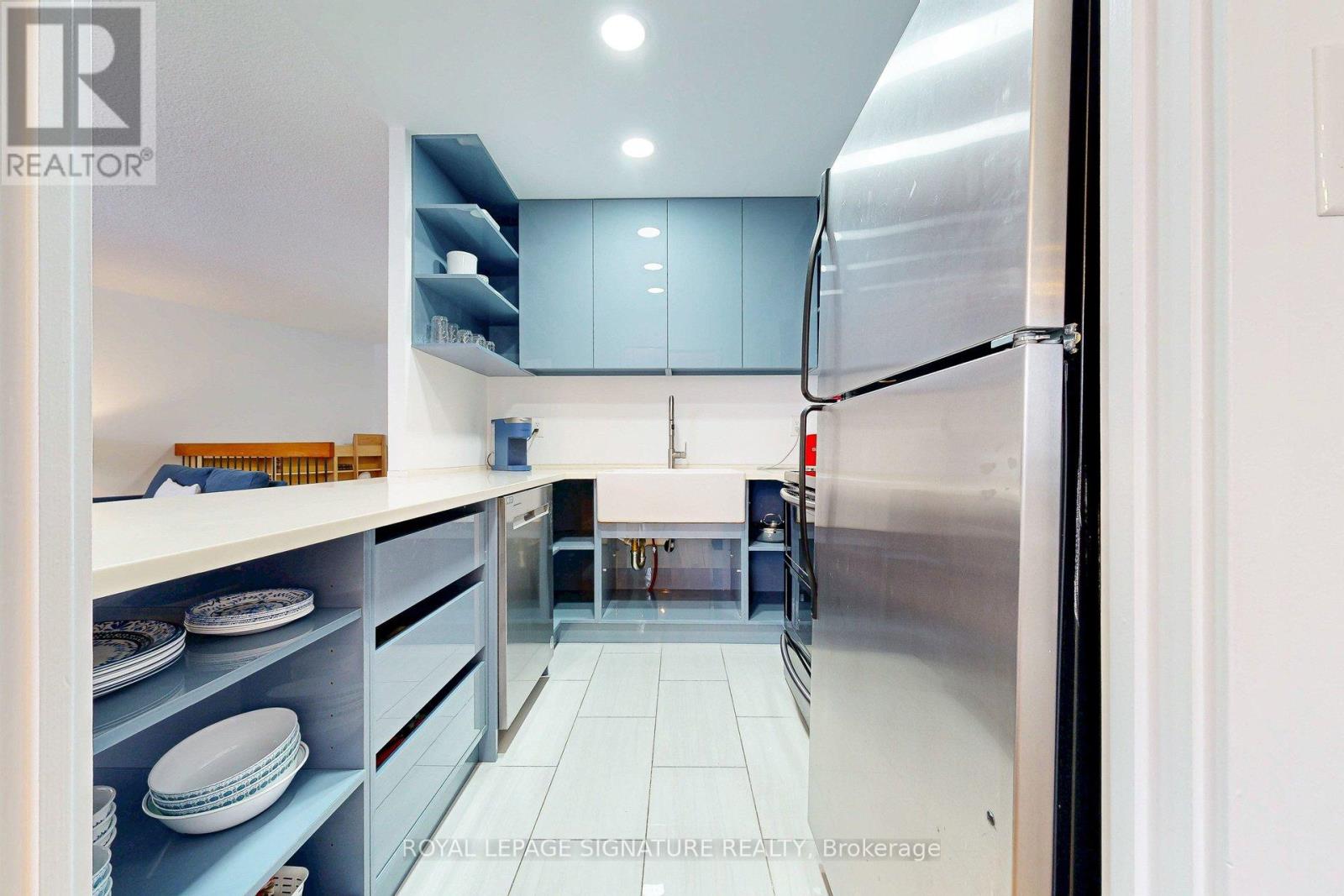 410/204 - 33 Harbour Square, Toronto, Ontario  M5J 2G2 - Photo 12 - C12779422