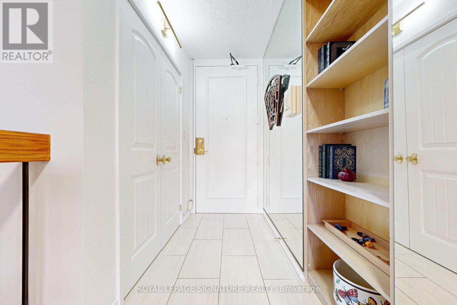 410/204 - 33 Harbour Square, Toronto, Ontario  M5J 2G2 - Photo 3 - C12779422