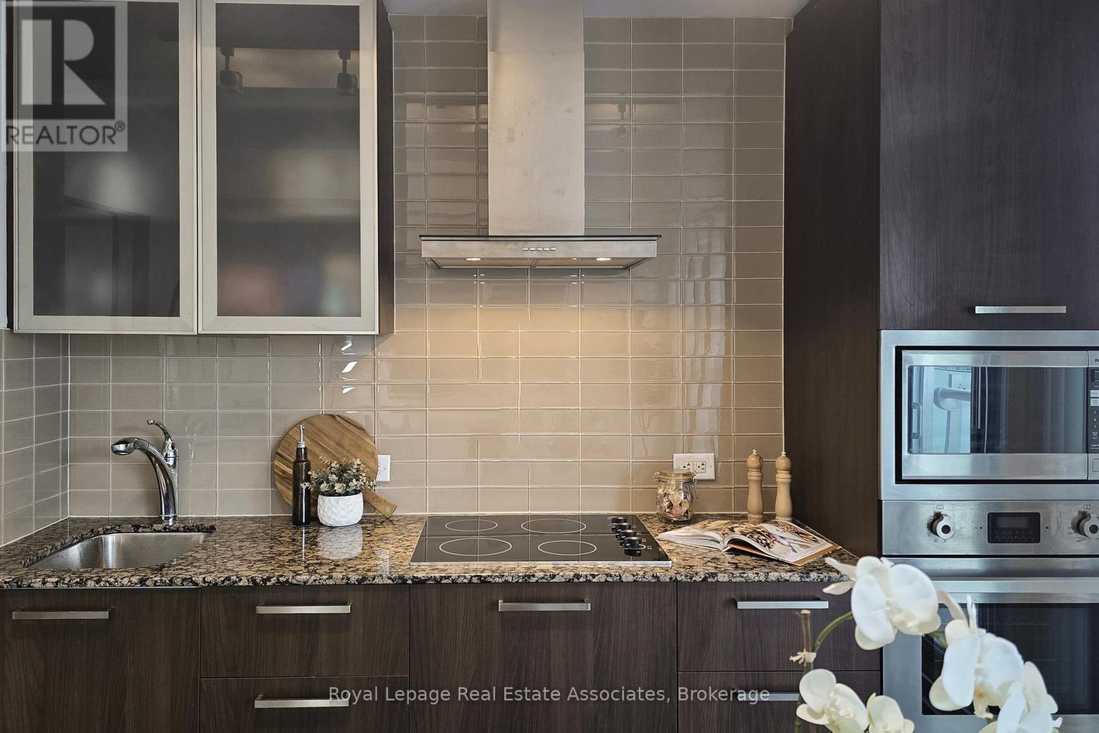 1705 - 12 York Street, Toronto, Ontario  M5J 0A9 - Photo 11 - C12779566