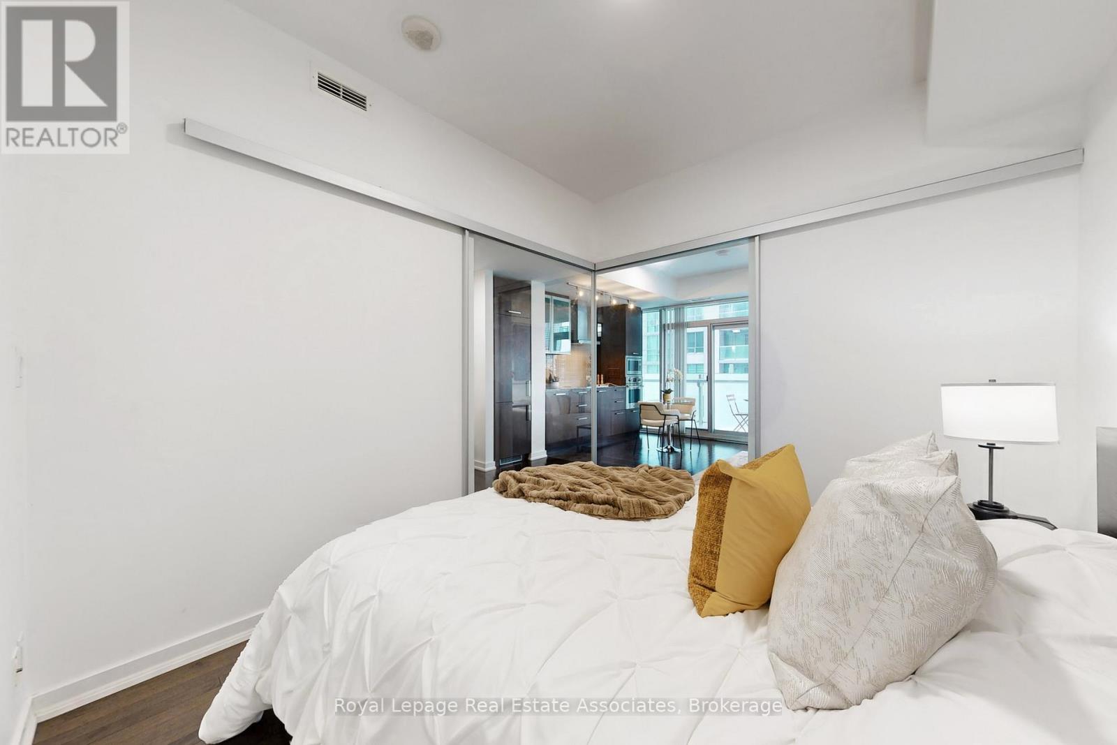 1705 - 12 York Street, Toronto, Ontario  M5J 0A9 - Photo 17 - C12779566