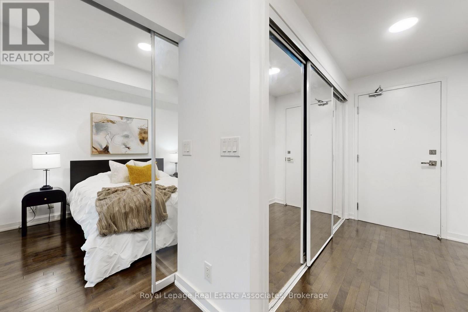 1705 - 12 York Street, Toronto, Ontario  M5J 0A9 - Photo 19 - C12779566