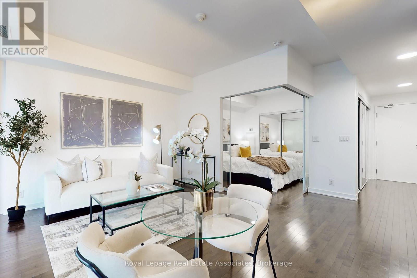 1705 - 12 York Street, Toronto, Ontario  M5J 0A9 - Photo 2 - C12779566