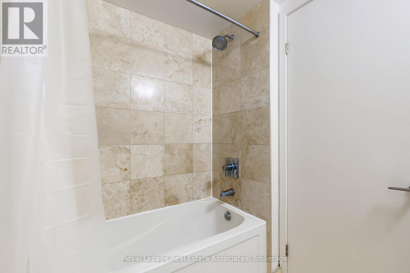 1705 - 12 York Street, Toronto, Ontario  M5J 0A9 - Photo 21 - C12779566