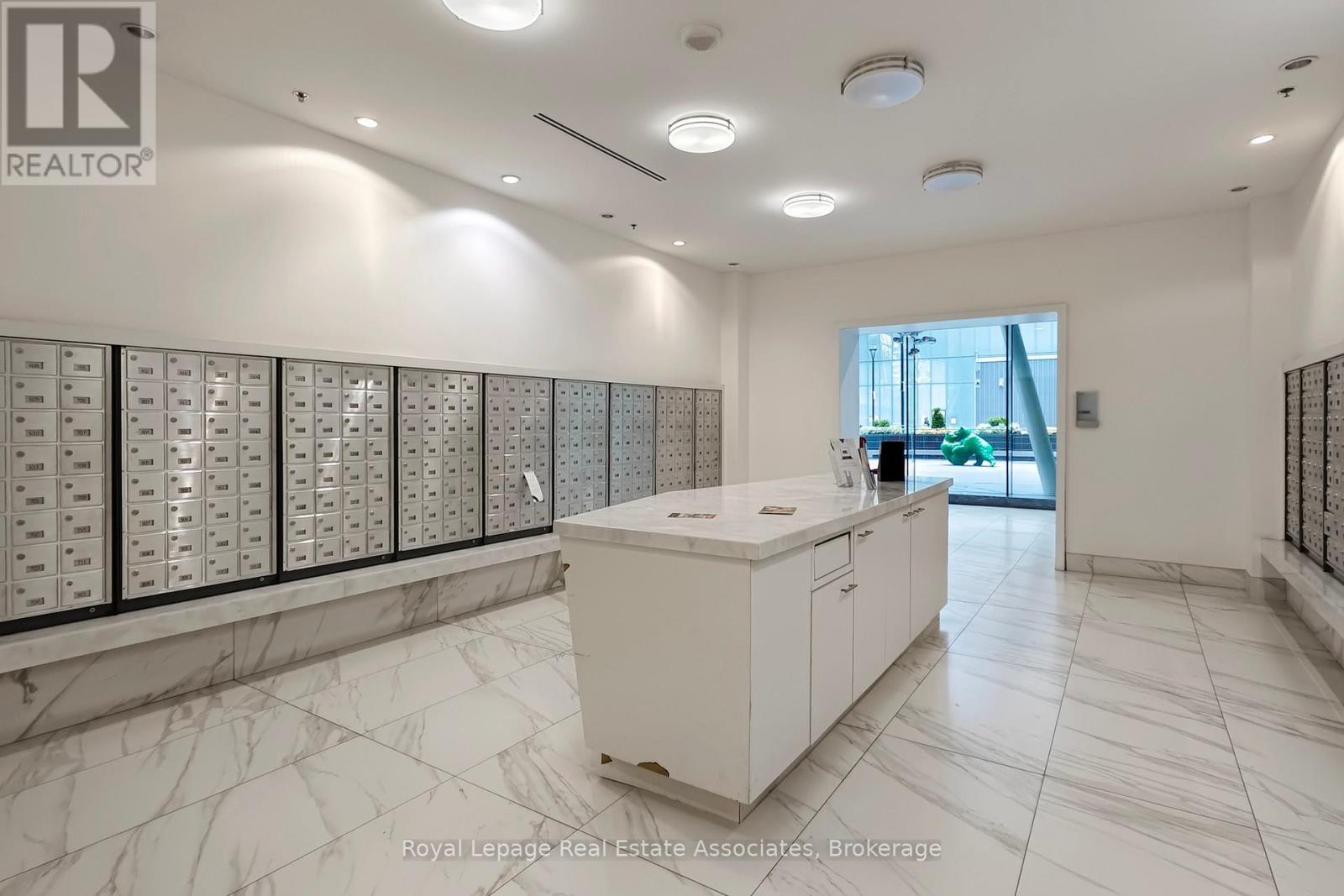 1705 - 12 York Street, Toronto, Ontario  M5J 0A9 - Photo 39 - C12779566