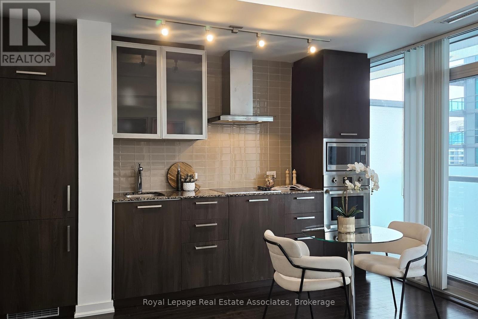 1705 - 12 York Street, Toronto, Ontario  M5J 0A9 - Photo 7 - C12779566