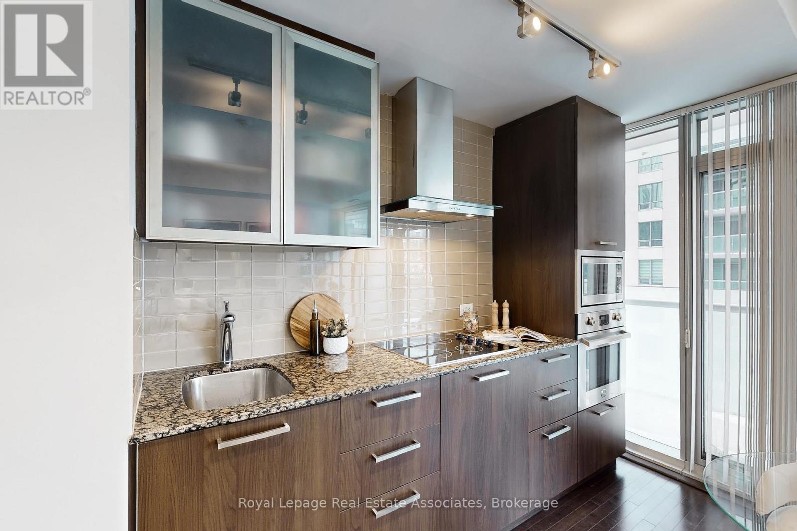 1705 - 12 York Street, Toronto, Ontario  M5J 0A9 - Photo 9 - C12779566