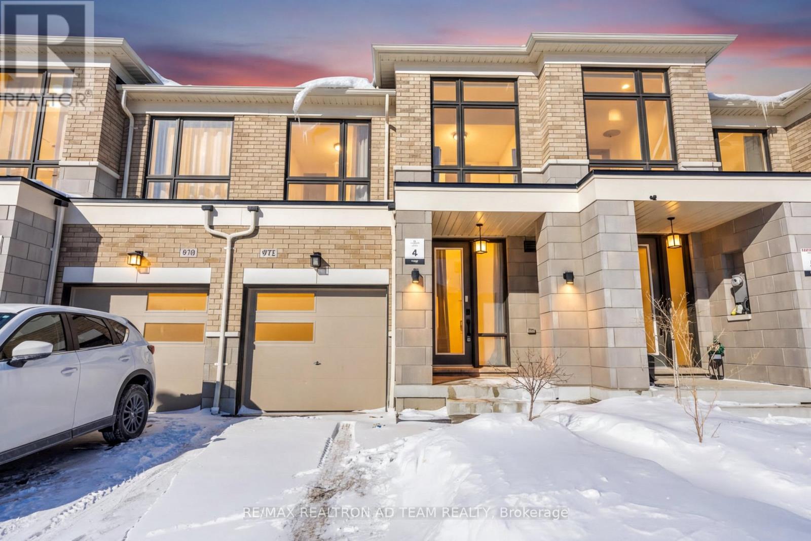 972 Crowsnest Hollow Avenue, Pickering, Ontario  L1X 0P4 - Photo 2 - E12779584