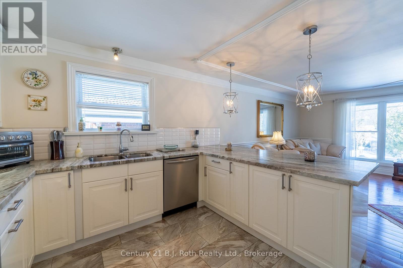 426 Highland Avenue, Orillia, Ontario  L3V 4E7 - Photo 17 - S12760042