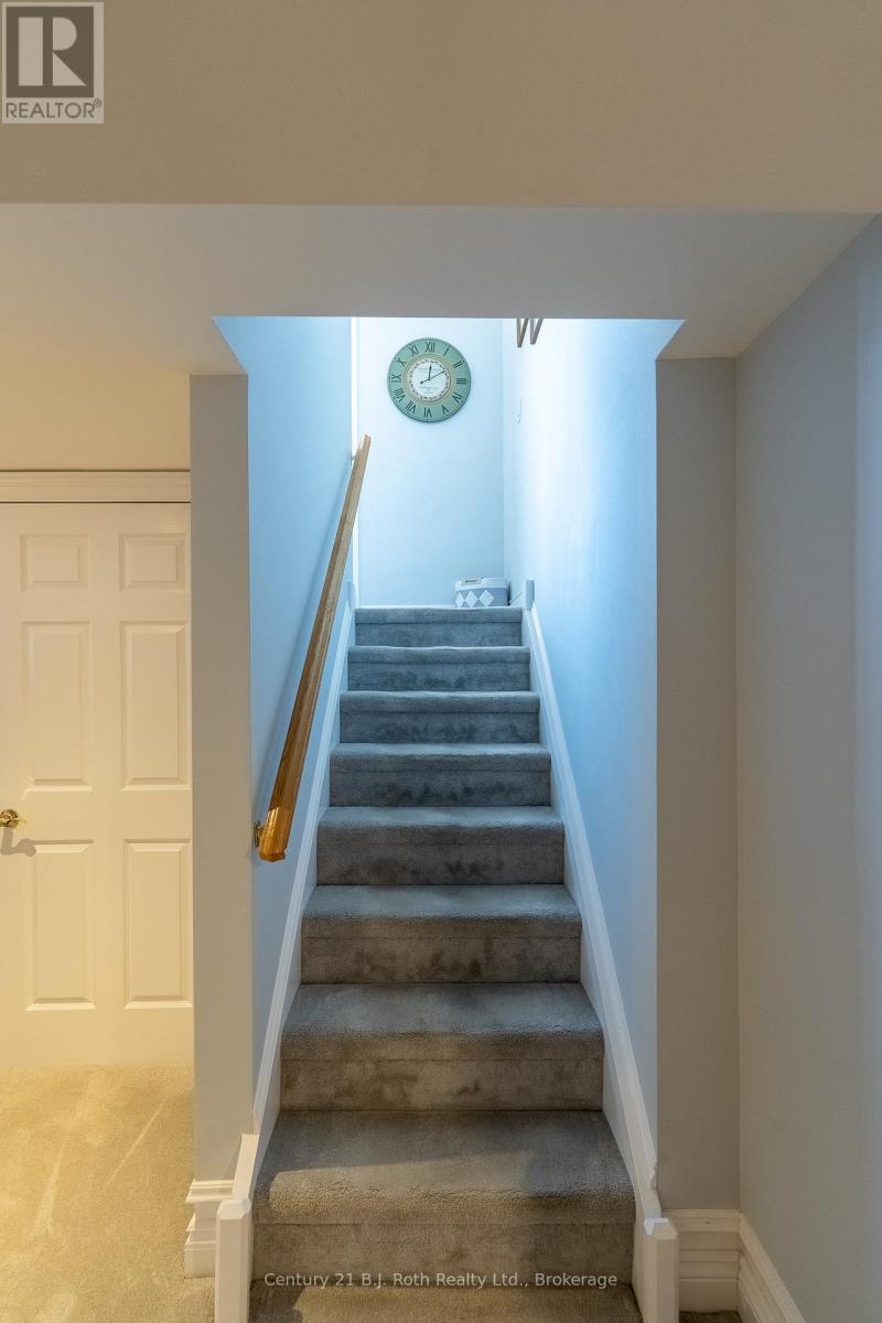 426 Highland Avenue, Orillia, Ontario  L3V 4E7 - Photo 32 - S12760042