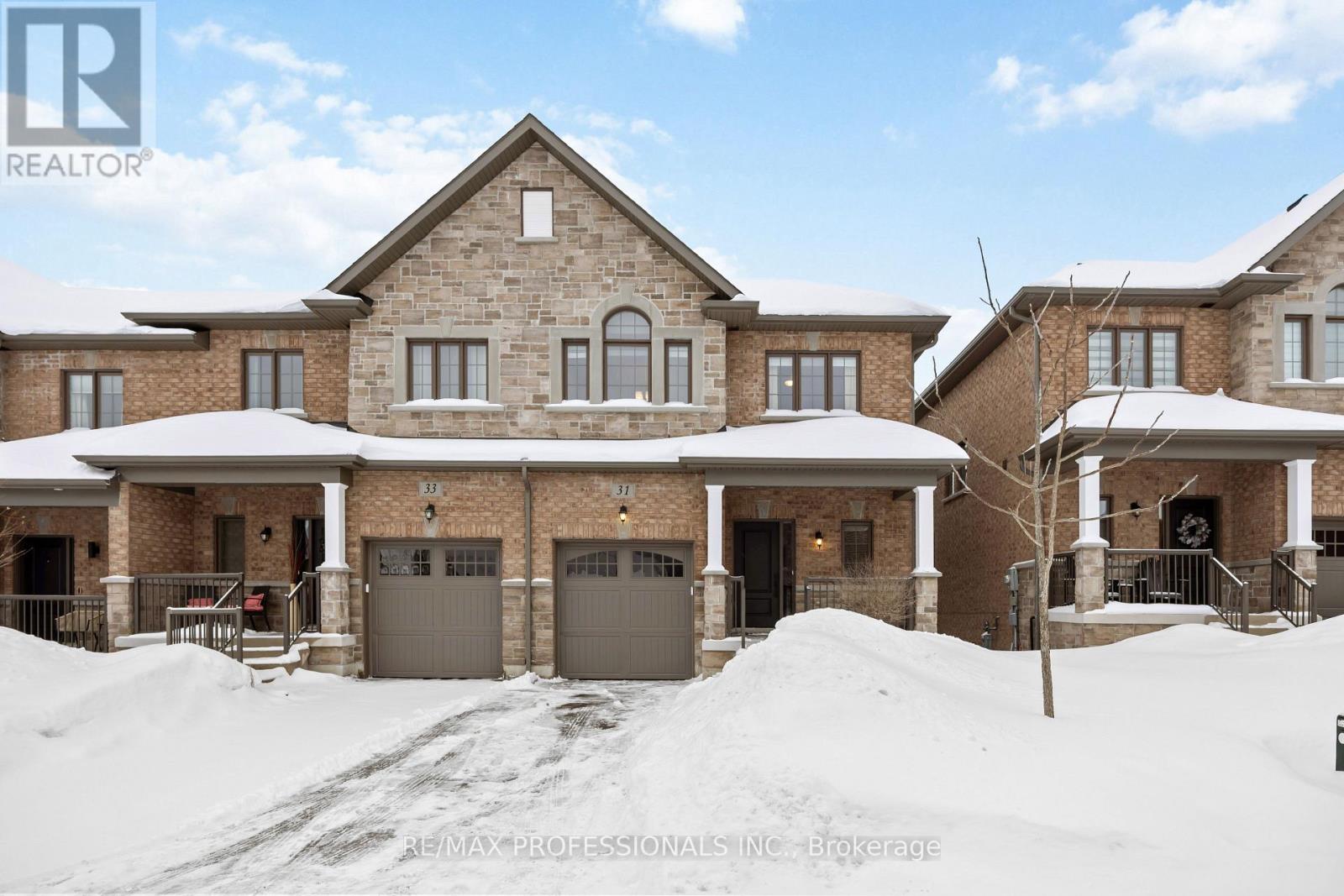 31 Gord Matthews Way, Uxbridge, Ontario L9P 0E9 - Photo 2 - N12779522