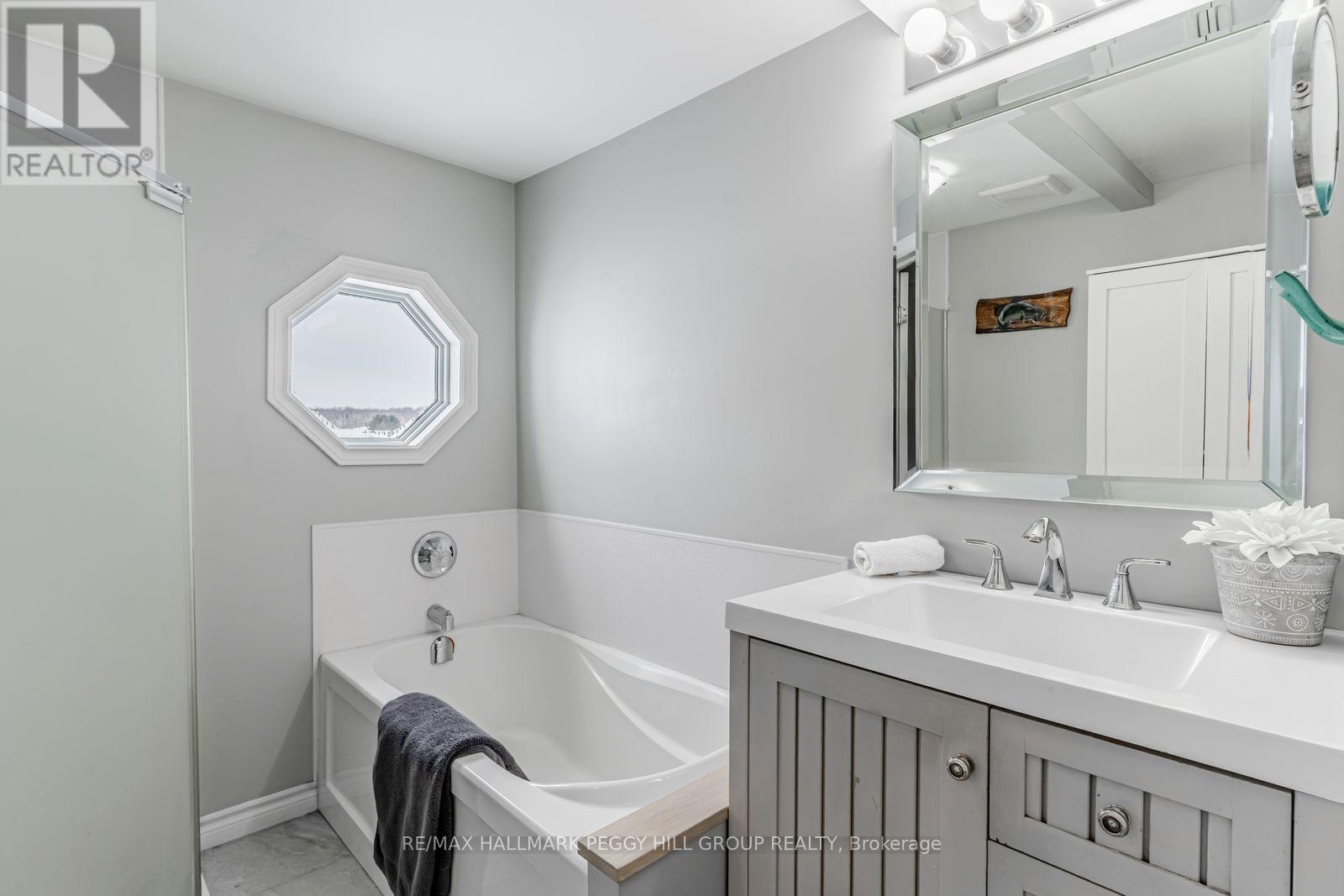 1900 Reeves Road, Tay, Ontario  L0K 2A0 - Photo 8 - S12779420