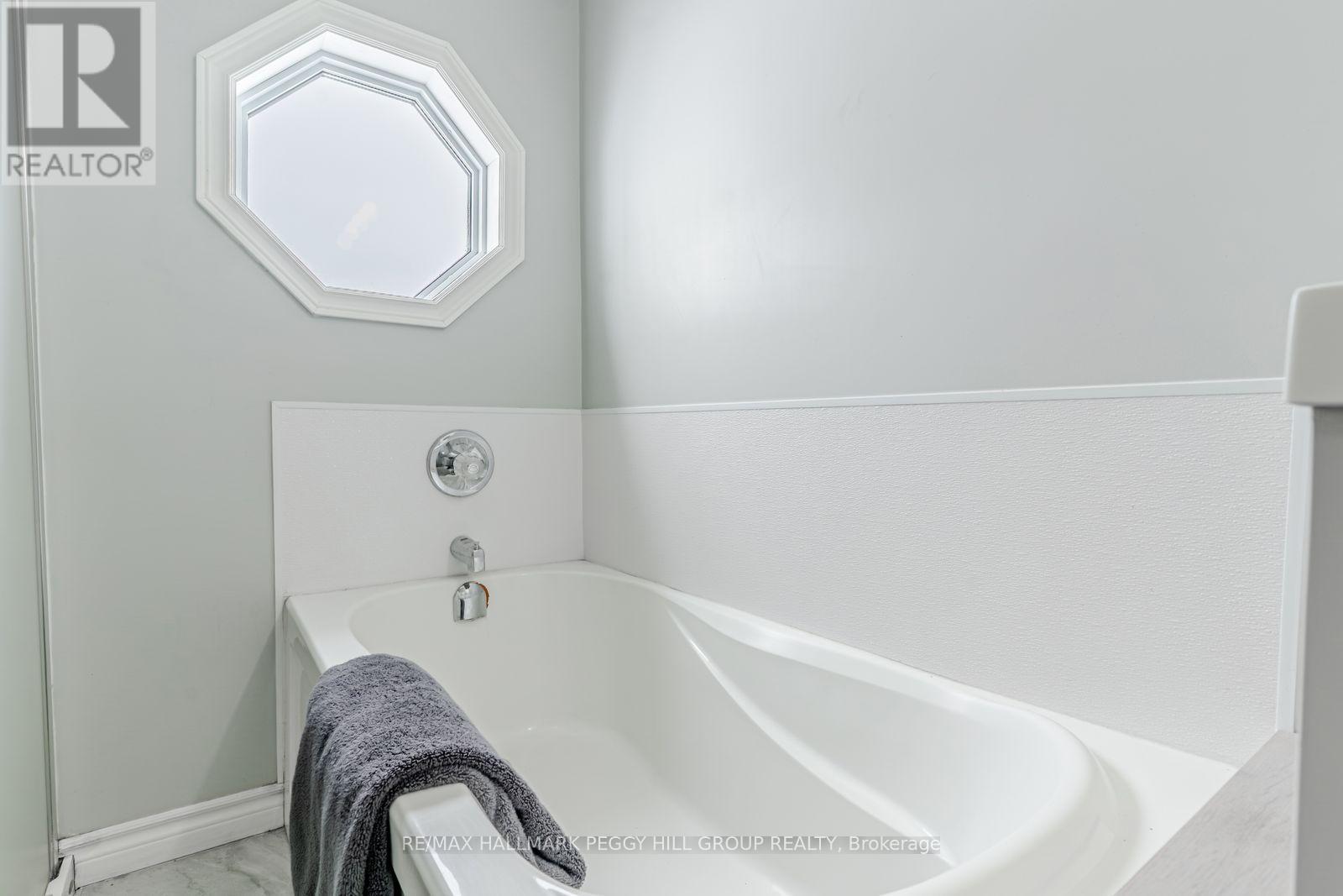 1900 Reeves Road, Tay, Ontario  L0K 2A0 - Photo 9 - S12779420