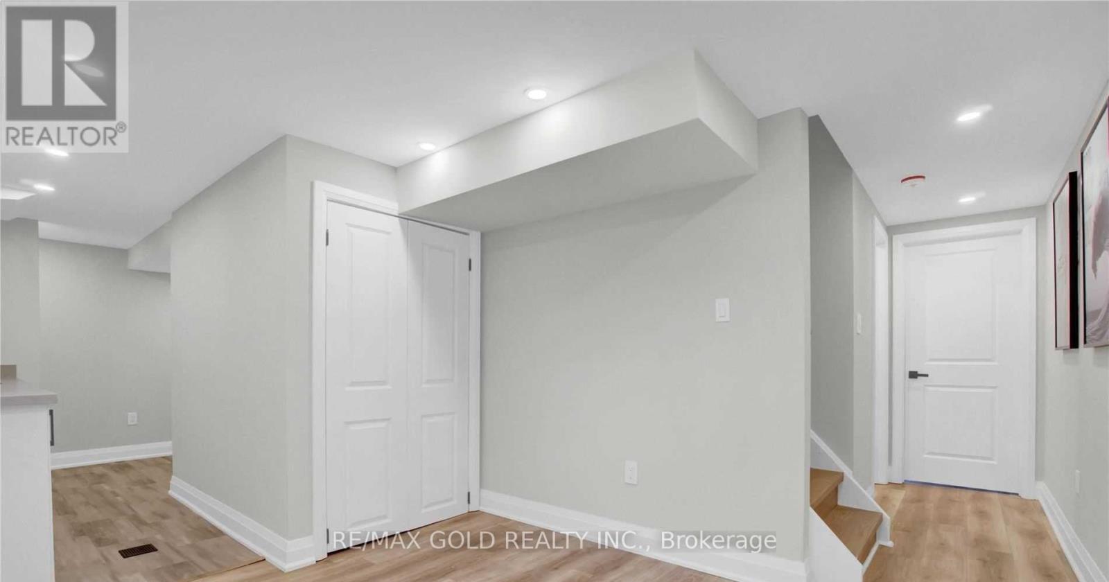 2404 Maryvale Court, Burlington, Ontario  L7P 2P2 - Photo 24 - W12779386