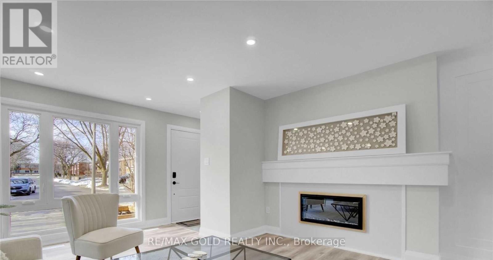 2404 Maryvale Court, Burlington, Ontario  L7P 2P2 - Photo 4 - W12779386