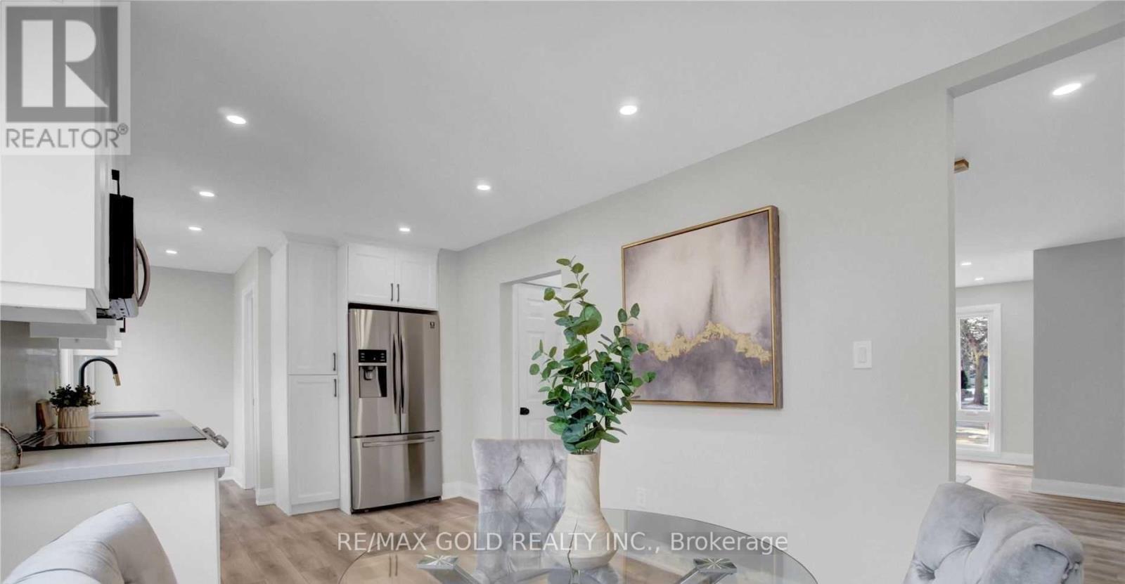 2404 Maryvale Court, Burlington, Ontario  L7P 2P2 - Photo 8 - W12779386