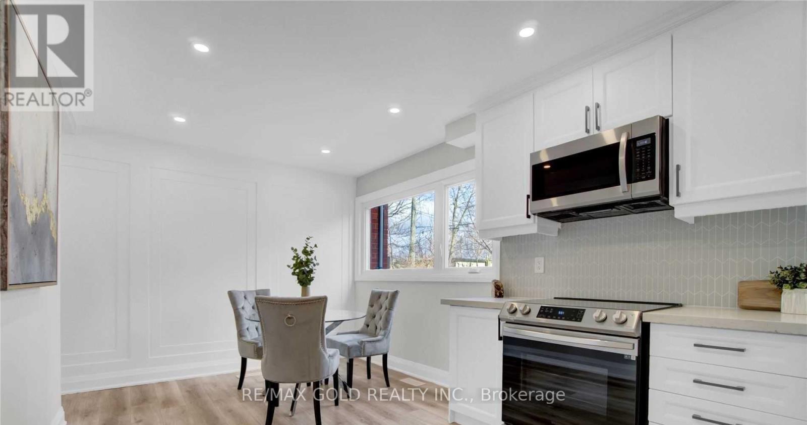 2404 Maryvale Court, Burlington, Ontario  L7P 2P2 - Photo 9 - W12779386