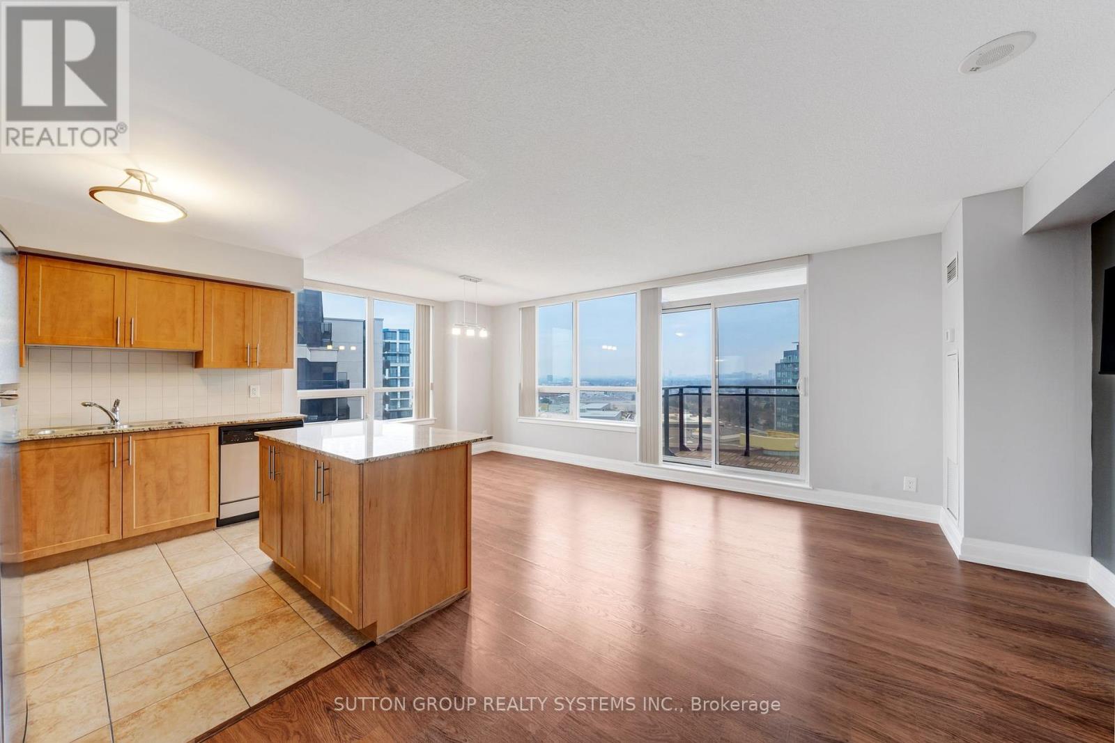 1215 - 1070 Sheppard Avenue W, Toronto, Ontario  M3J 0G8 - Photo 2 - W12779388