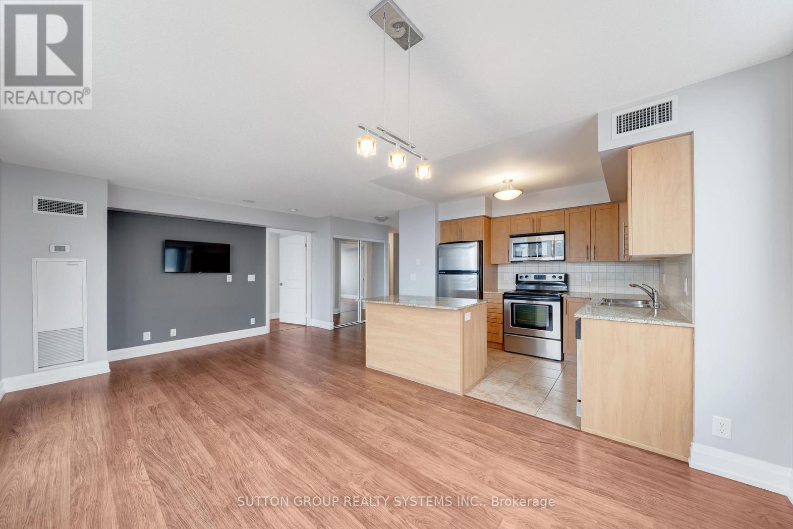 1215 - 1070 Sheppard Avenue W, Toronto, Ontario  M3J 0G8 - Photo 4 - W12779388