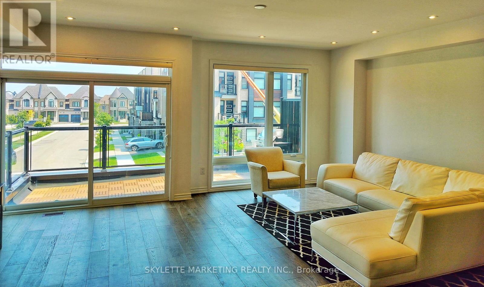 2489 Badger Crescent, Oakville, Ontario  L6M 5M1 - Photo 4 - W12779390