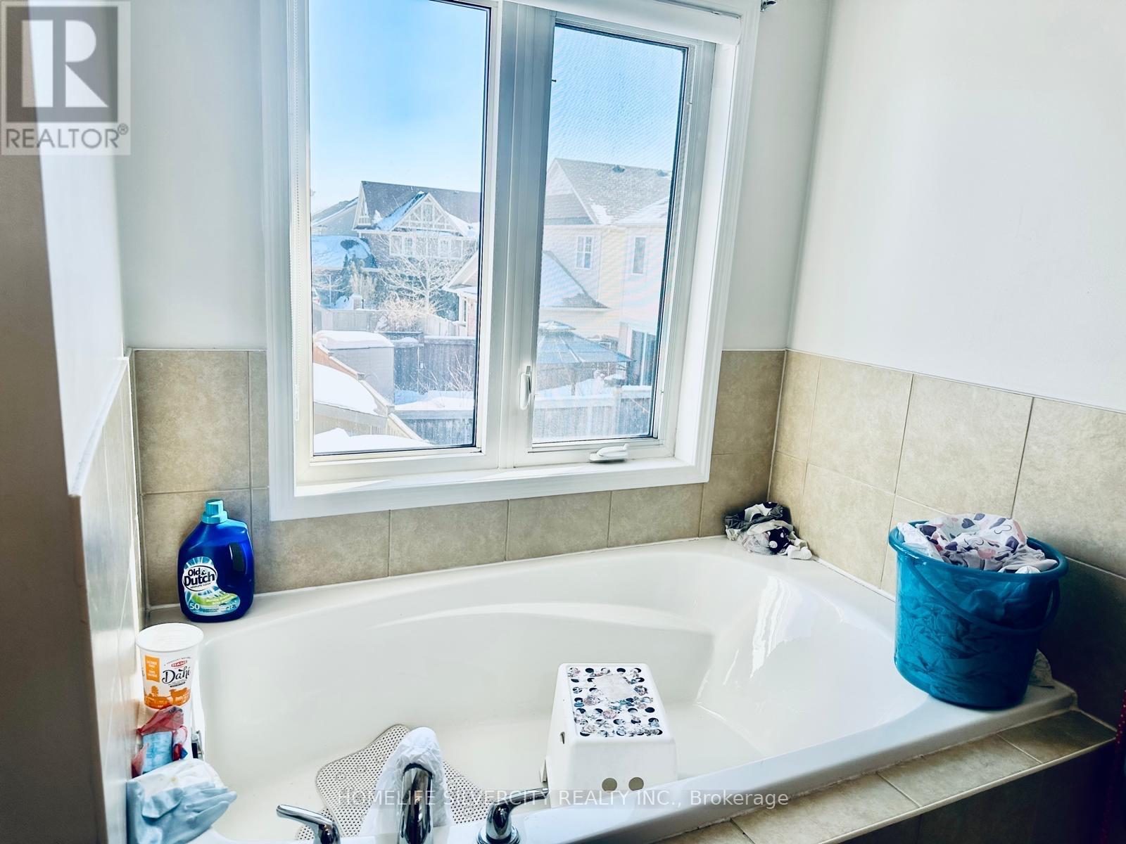 Main Level - 29 Lathbury Street S, Brampton, Ontario  L7A 0R6 - Photo 10 - W12779484