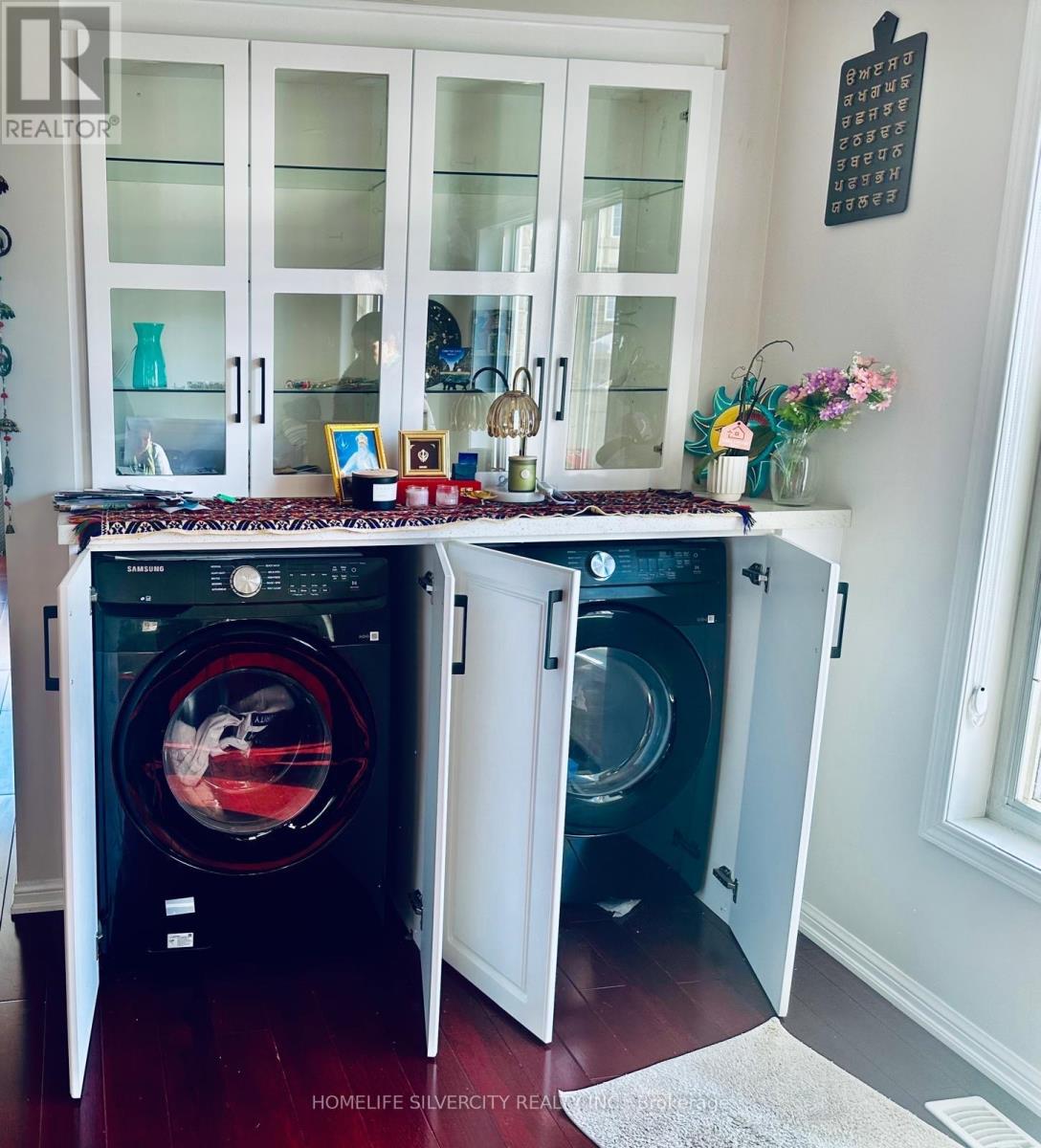 Main Level - 29 Lathbury Street S, Brampton, Ontario  L7A 0R6 - Photo 13 - W12779484