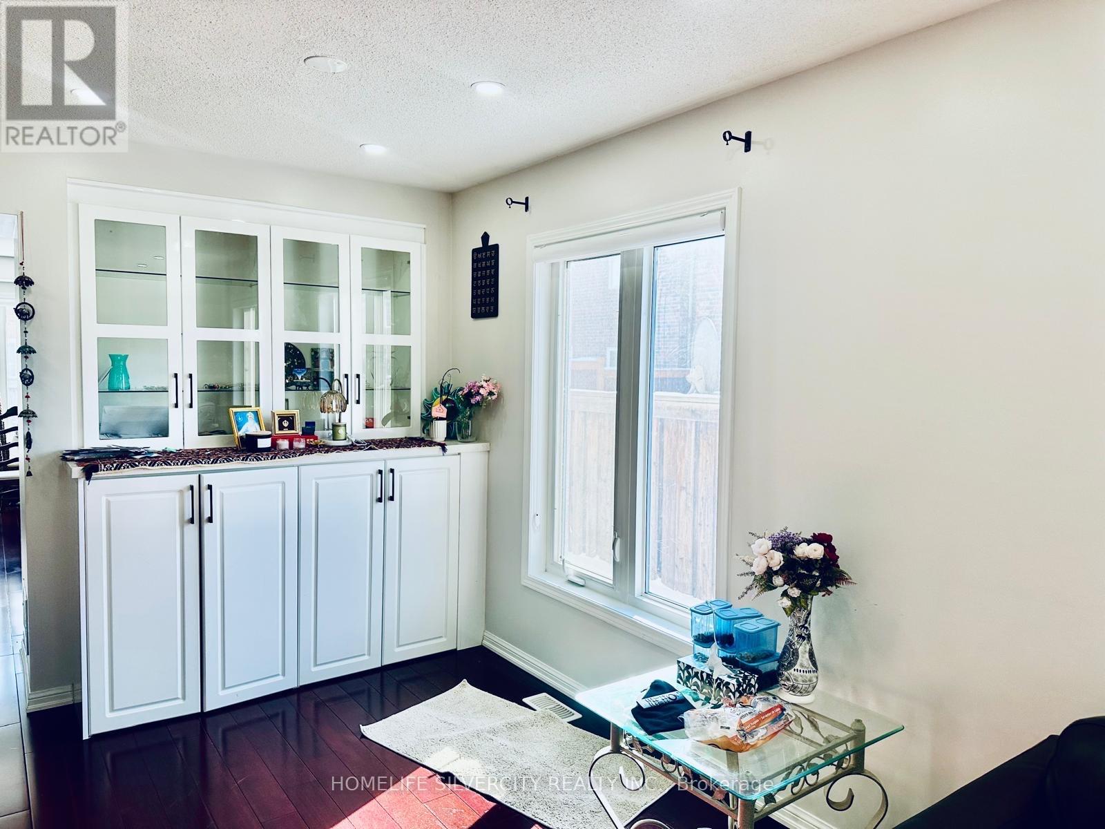 Main Level - 29 Lathbury Street S, Brampton, Ontario  L7A 0R6 - Photo 2 - W12779484