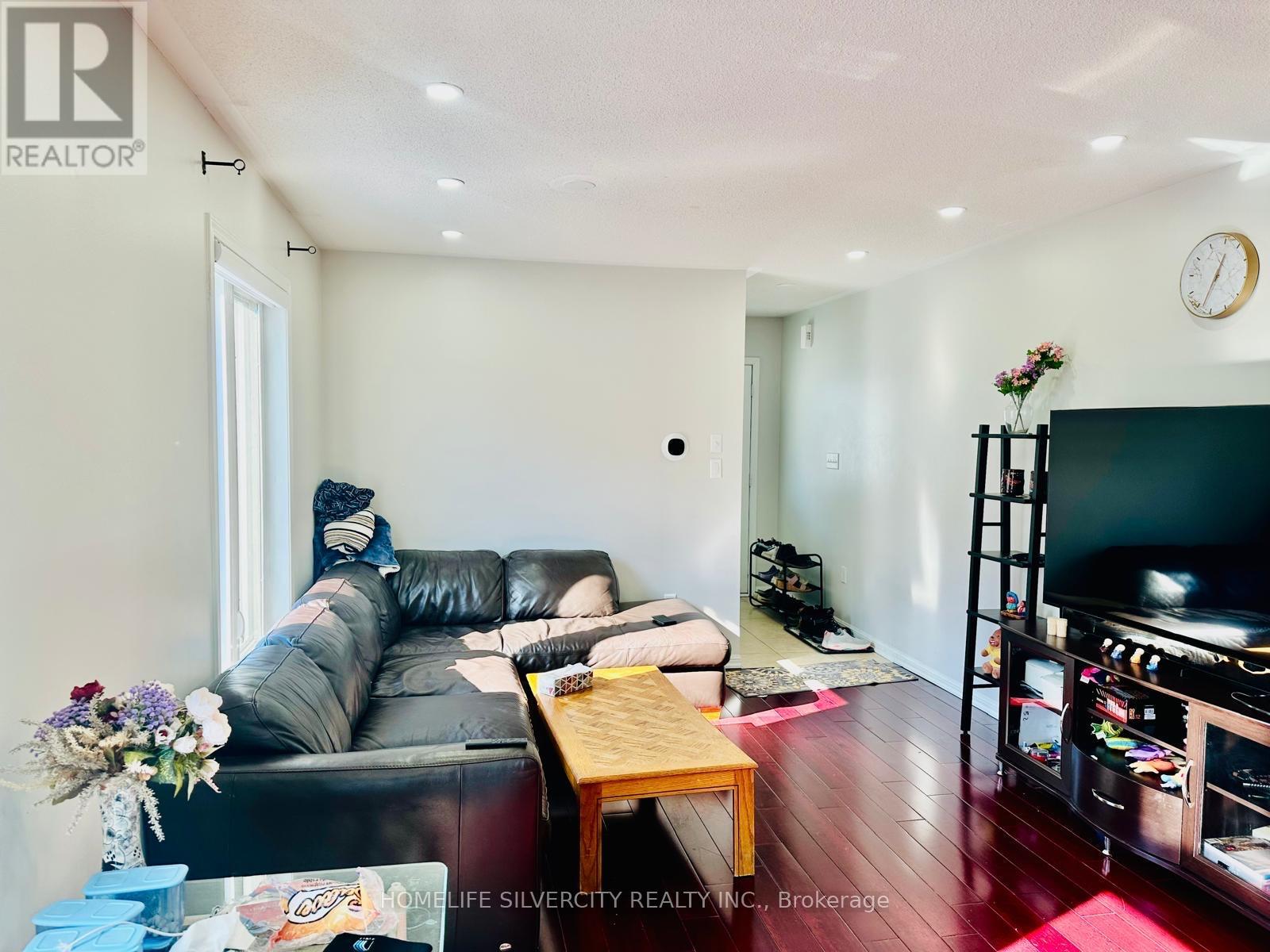 Main Level - 29 Lathbury Street S, Brampton, Ontario  L7A 0R6 - Photo 3 - W12779484
