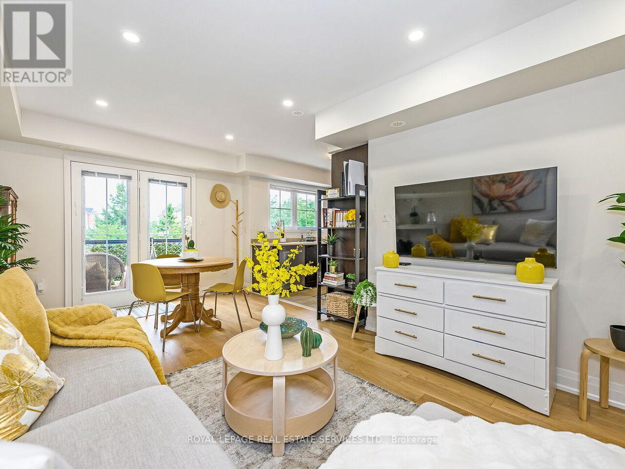 UNIT 12 - 19 HAYS BOULEVARD, Oakville, Ontario