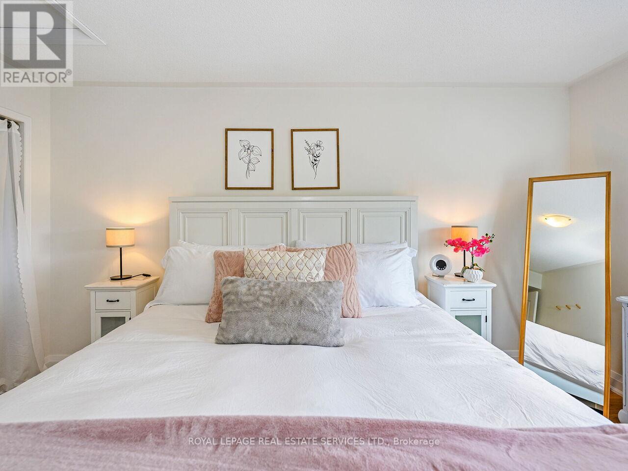 Unit 12 - 19 Hays Boulevard, Oakville, Ontario  L6H 0H8 - Photo 13 - W12779516