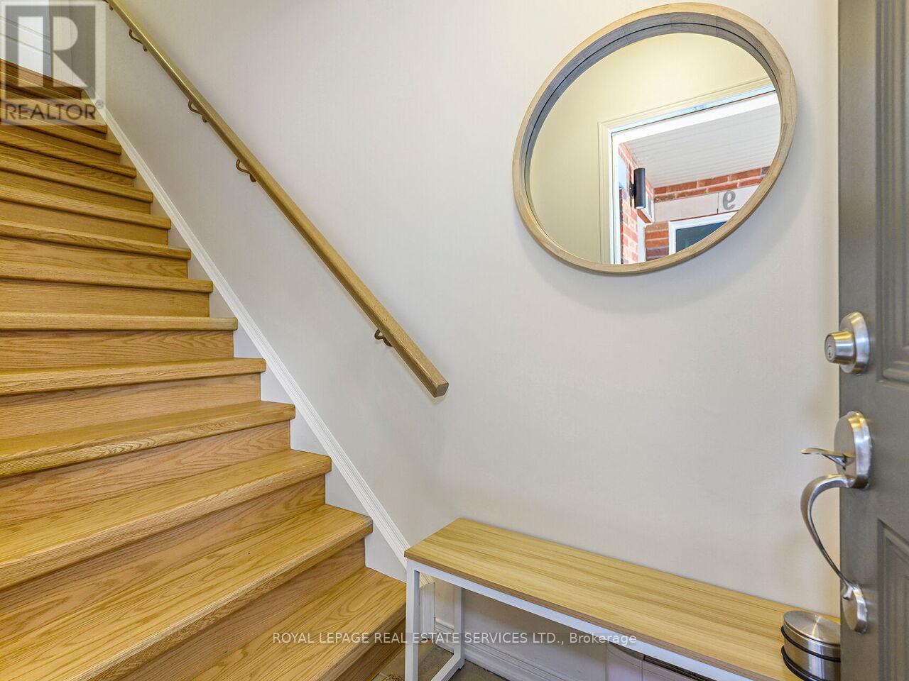 Unit 12 - 19 Hays Boulevard, Oakville, Ontario  L6H 0H8 - Photo 2 - W12779516