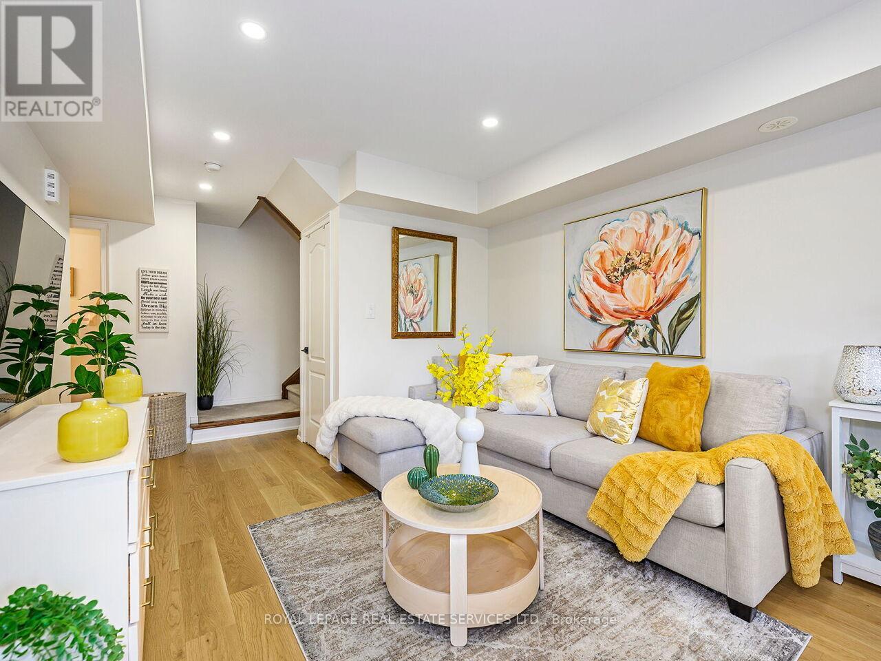 Unit 12 - 19 Hays Boulevard, Oakville, Ontario  L6H 0H8 - Photo 4 - W12779516