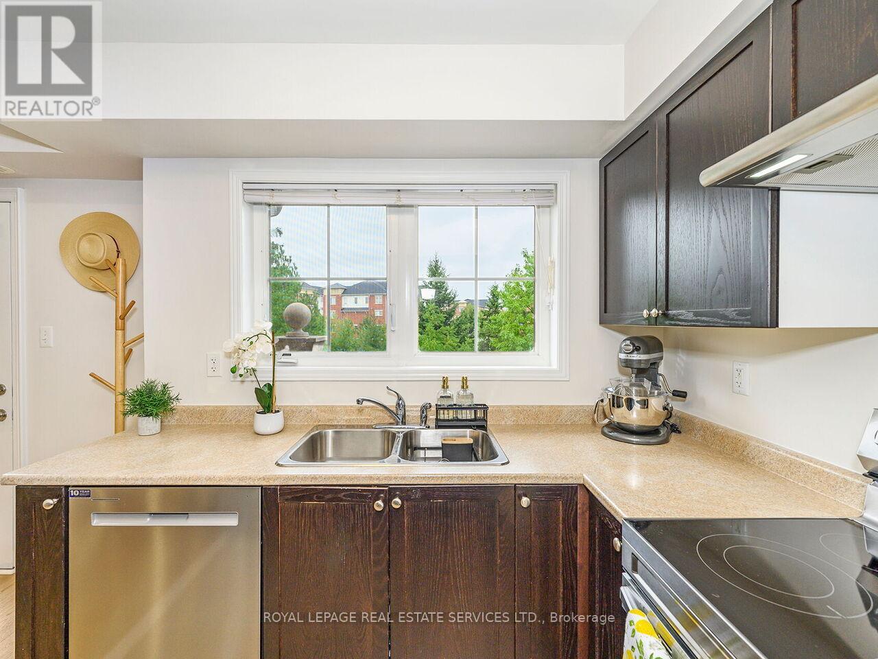 Unit 12 - 19 Hays Boulevard, Oakville, Ontario  L6H 0H8 - Photo 7 - W12779516