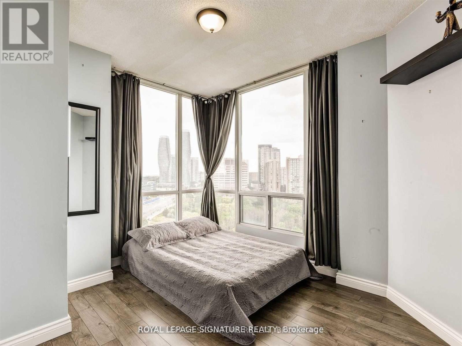 1002 - 220 Burnhamthorpe Road, Mississauga, Ontario  L5B 4N4 - Photo 14 - W12779526