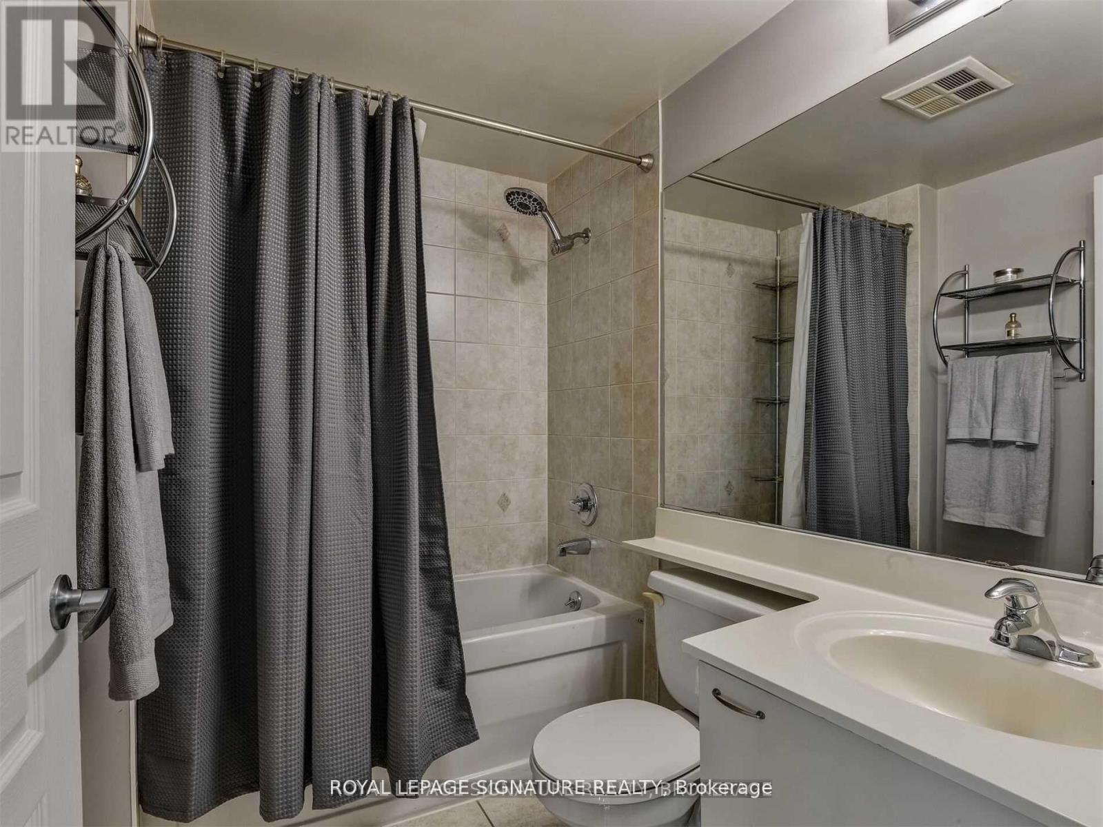 1002 - 220 Burnhamthorpe Road, Mississauga, Ontario  L5B 4N4 - Photo 18 - W12779526