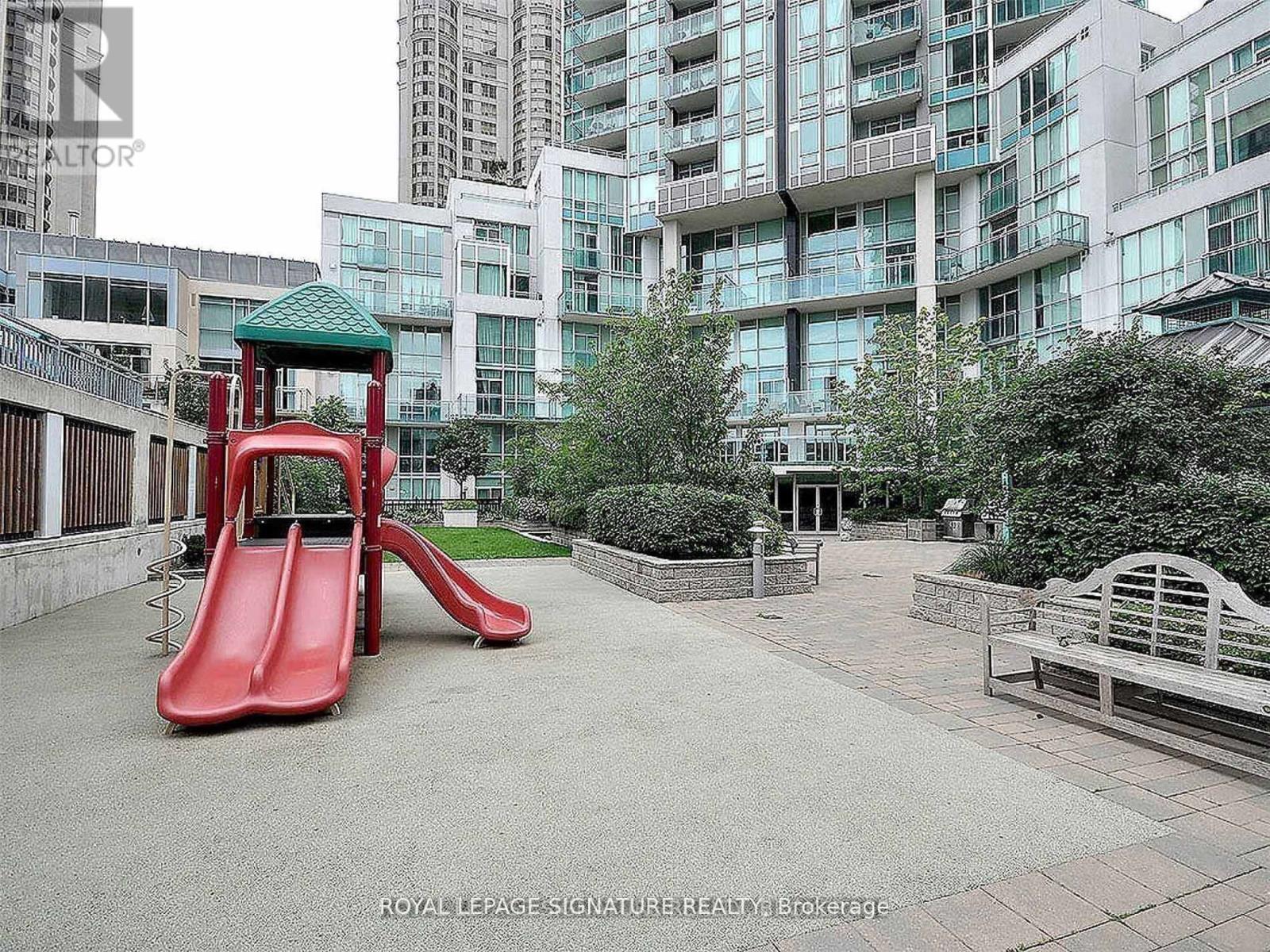 1002 - 220 Burnhamthorpe Road, Mississauga, Ontario  L5B 4N4 - Photo 25 - W12779526