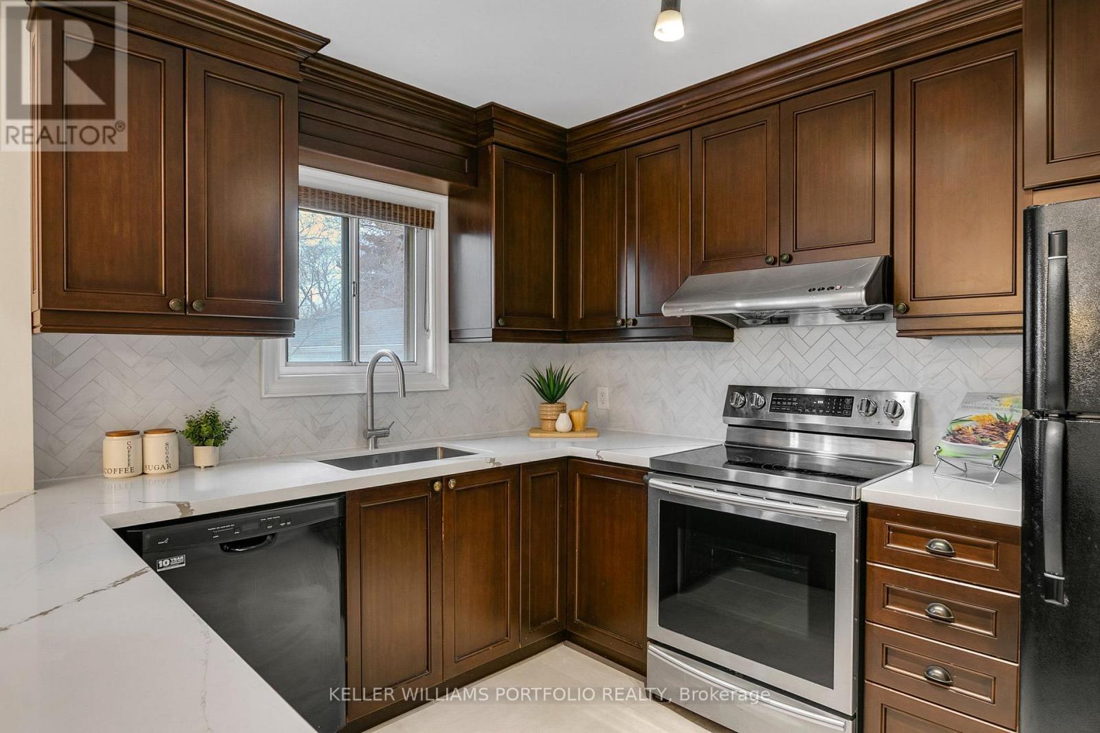 50 Wilmar Road, Toronto, Ontario  M9B 3S1 - Photo 11 - W12779536