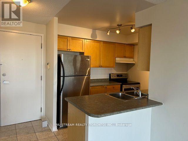 715 - 55 Strathaven Drive, Mississauga, Ontario  L5R 4G9 - Photo 2 - W12779542