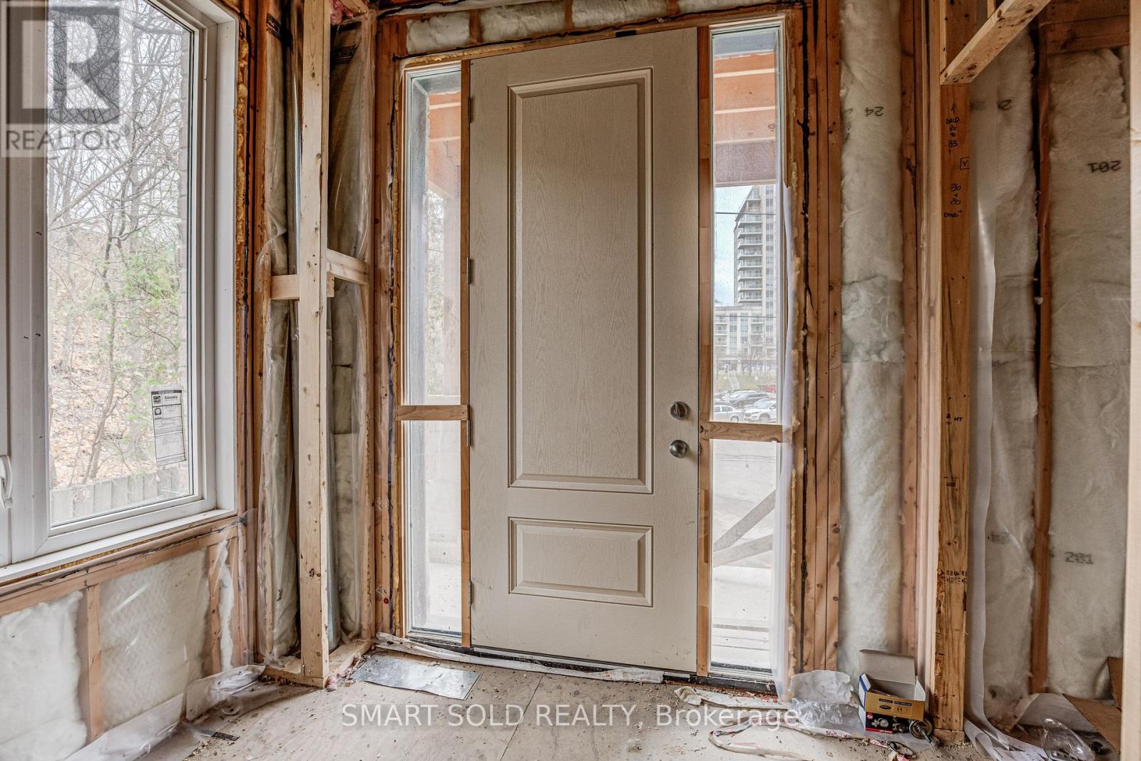 4 Forty Third Street, Toronto, Ontario  M8W 3P6 - Photo 3 - W12779546