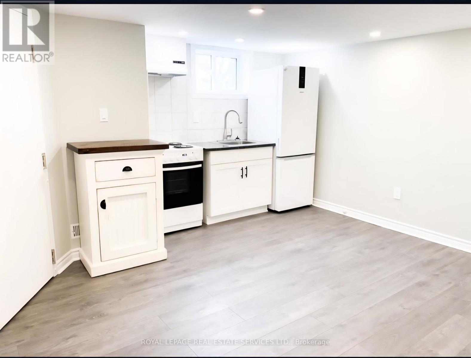 Unit B - 36 Dayton Avenue, Toronto, Ontario  M8Z 3L7 - Photo 3 - W12779580