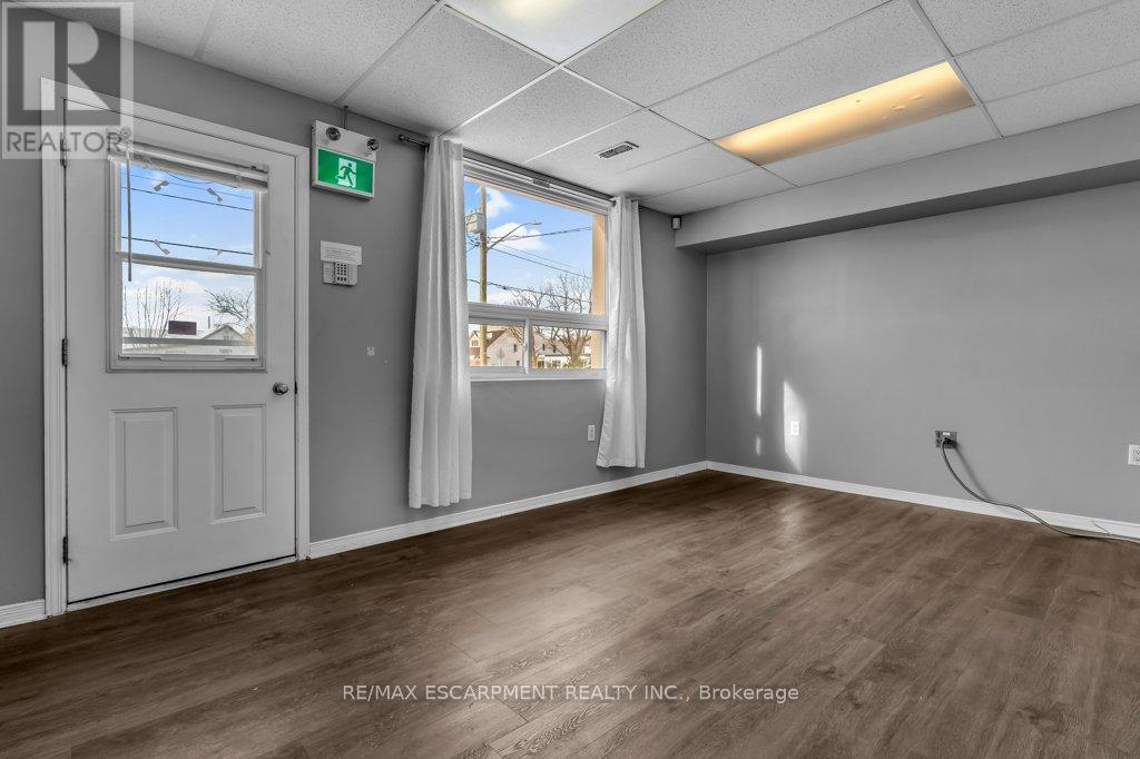 91 Pelham Road, St. Catharines, Ontario  L2S 1S5 - Photo 4 - X12779552