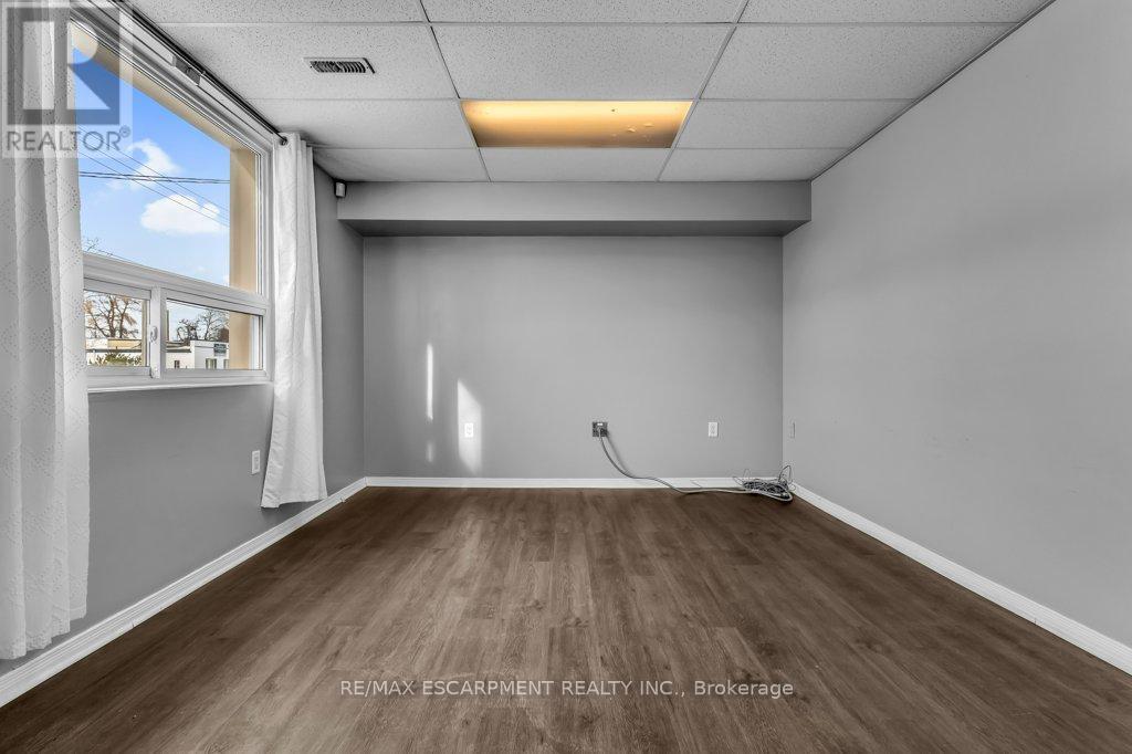 91 Pelham Road, St. Catharines, Ontario  L2S 1S5 - Photo 6 - X12779552