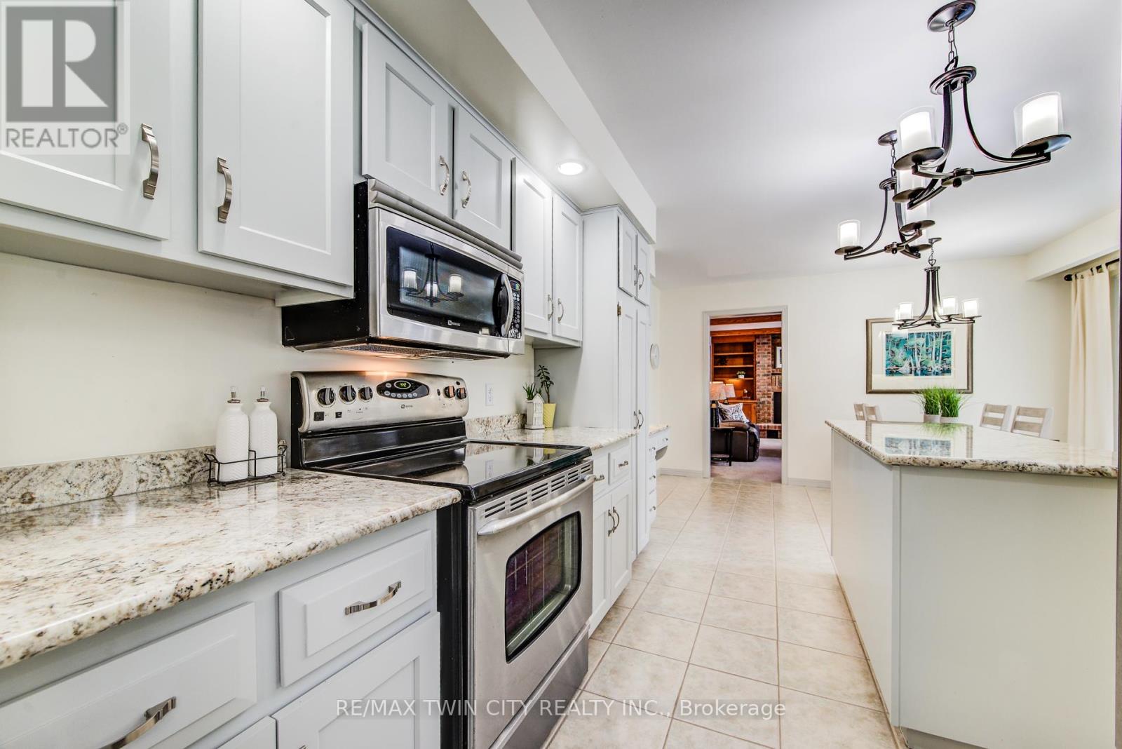 454 Kingsford Place, Waterloo, Ontario  N2T 1K9 - Photo 11 - X12779588