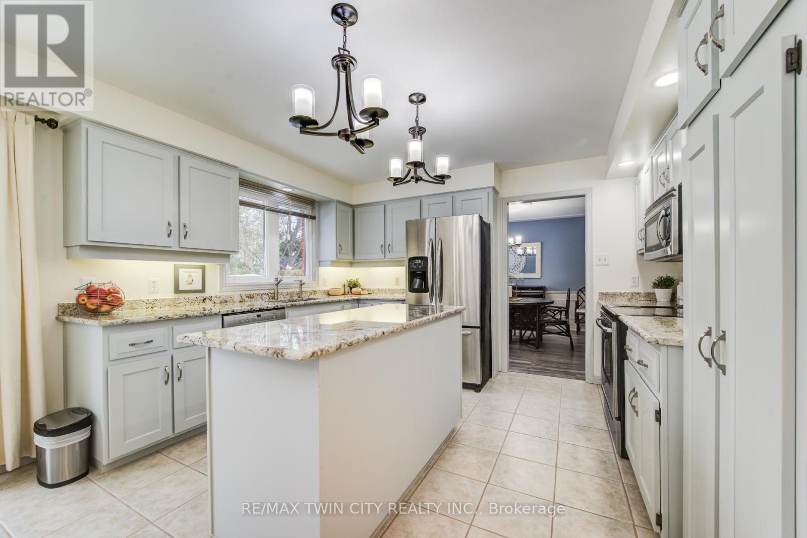 454 Kingsford Place, Waterloo, Ontario  N2T 1K9 - Photo 12 - X12779588